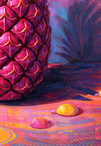 Gedrucktes Deko-Poster im Hochformat mit pinker Ananas, grüner Blätterkrone und intensivem Pop-Art-Hintergrund in Gelb, Rosa und Lila.
