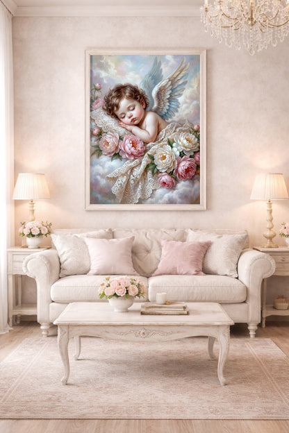 Gedrucktes Poster mit Engelbaby in ruhiger Schlafpose auf Wolken, umrahmt von rosa Pfingstrosen und zarten Flügeln im Vintage-Romantik-Stil.