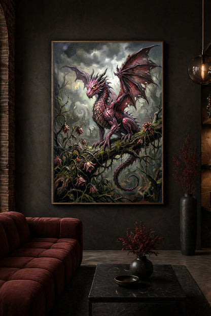 Dunkles Drachenmotiv mit rotem Drachen auf moosigem Ast, umgeben von nebligem Wald, verdrehten Zweigen und verwelkten Blüten.