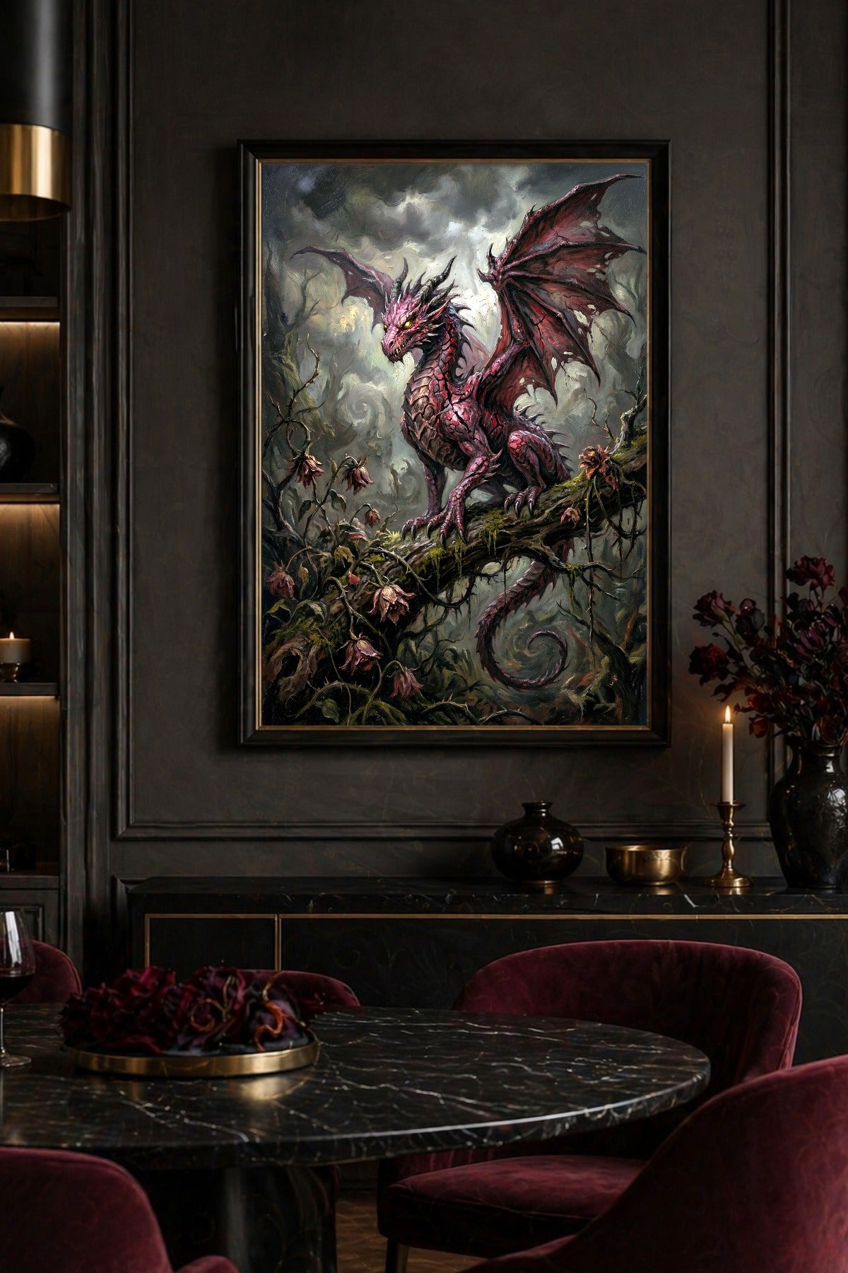Roter Drache im Gothic-Fantasy-Stil auf einem moosigen Ast, eingebettet in eine düstere Waldszene mit dunklen Farben und welken Blüten.