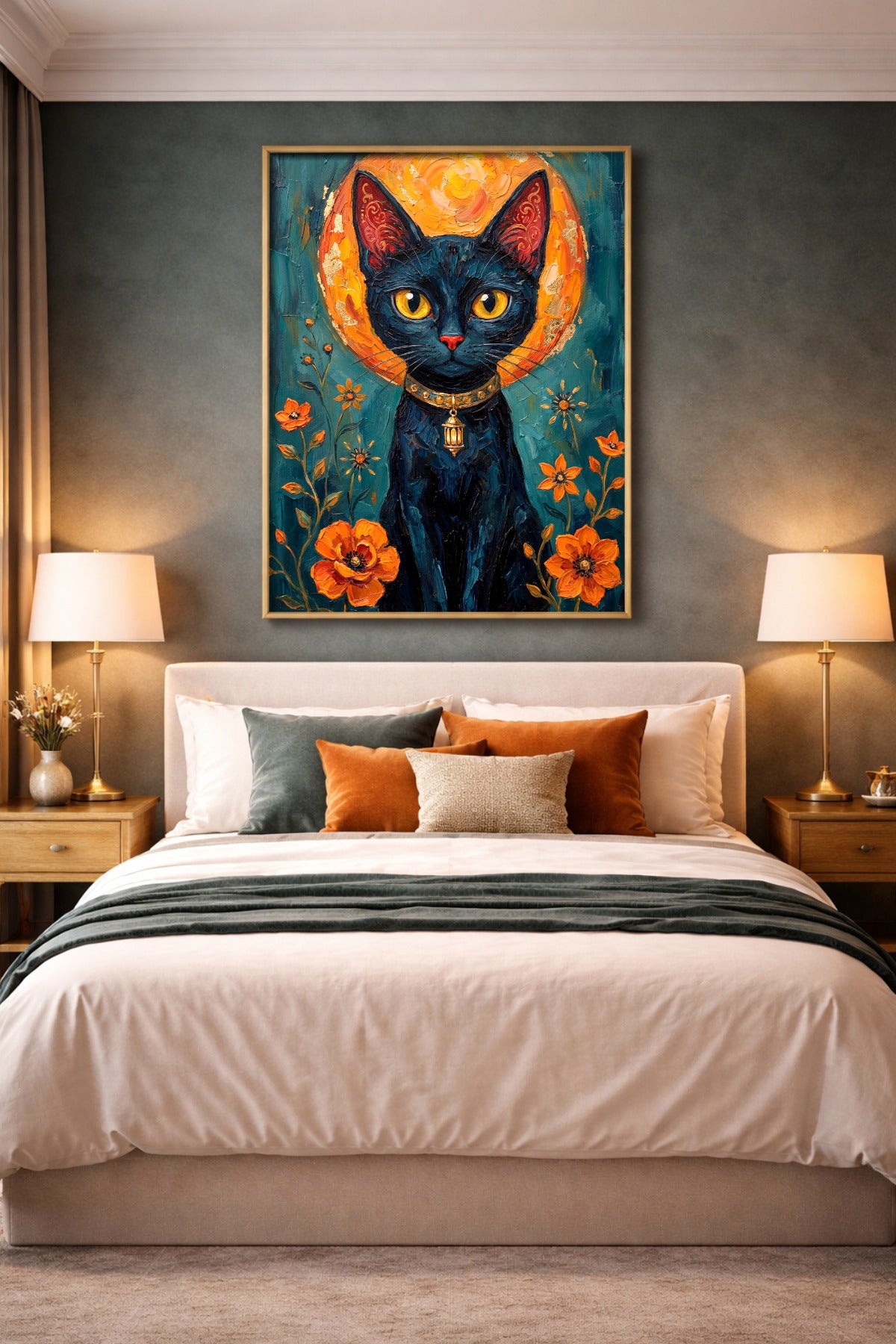 Mystische digitale Illustration einer schwarzen Katze vor goldenem Mond mit orangefarbenen Blumen auf petrolfarbenem Hintergrund. Gerahmt in Schlafzimmer.
