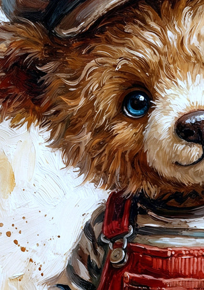 Gedrucktes Poster mit charmantem Teddybären in roter Latzhose, gestreiftem Oberteil und brauner Schiebermütze vor hellem Malhintergrund. Detailsansicht