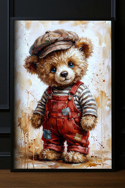 Gedrucktes Poster mit einem Teddybären in roter Latzhose, gestreiftem Shirt und Schiebermütze vor hellem, malerischem Hintergrund.