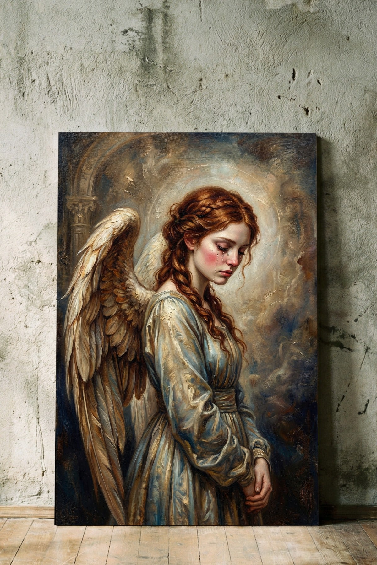 Digitales Kunstwerk eines weinenden Engels mit rotem Haar und sanften Flügeln; Porträt in Goldbeige, Creme und Taubenblau.