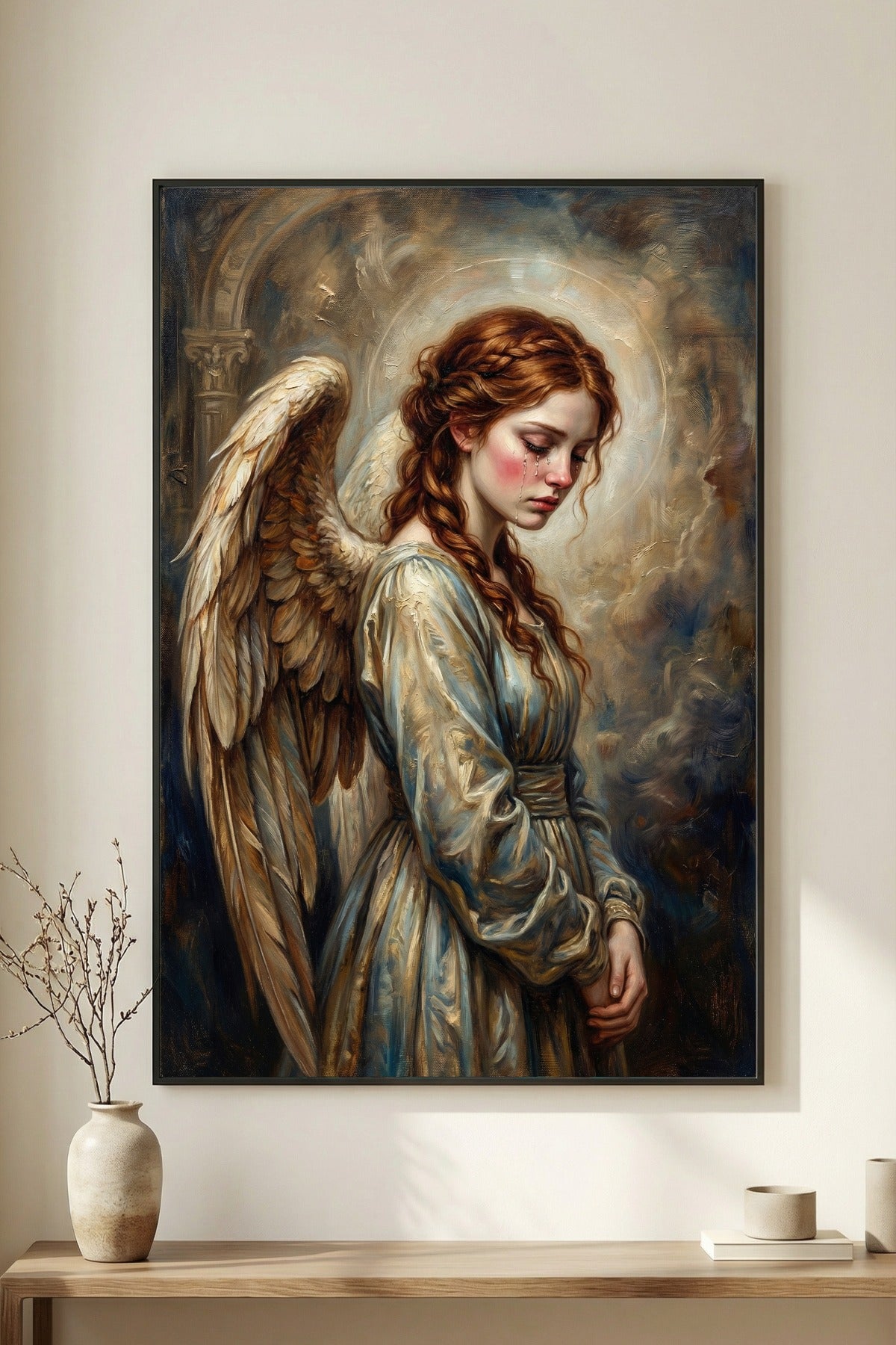 Digitales Kunstwerk eines weinenden Engels mit rotem Haar und sanften Flügeln; Porträt in Goldbeige, Creme und Taubenblau.